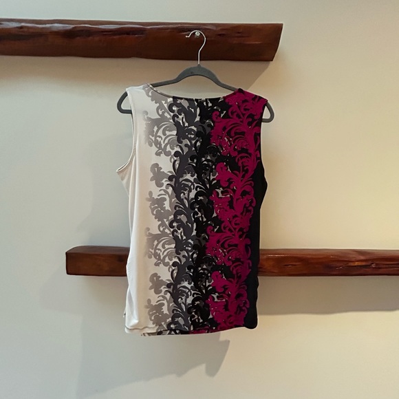 Sleeveless Blouse - Picture 3 of 7